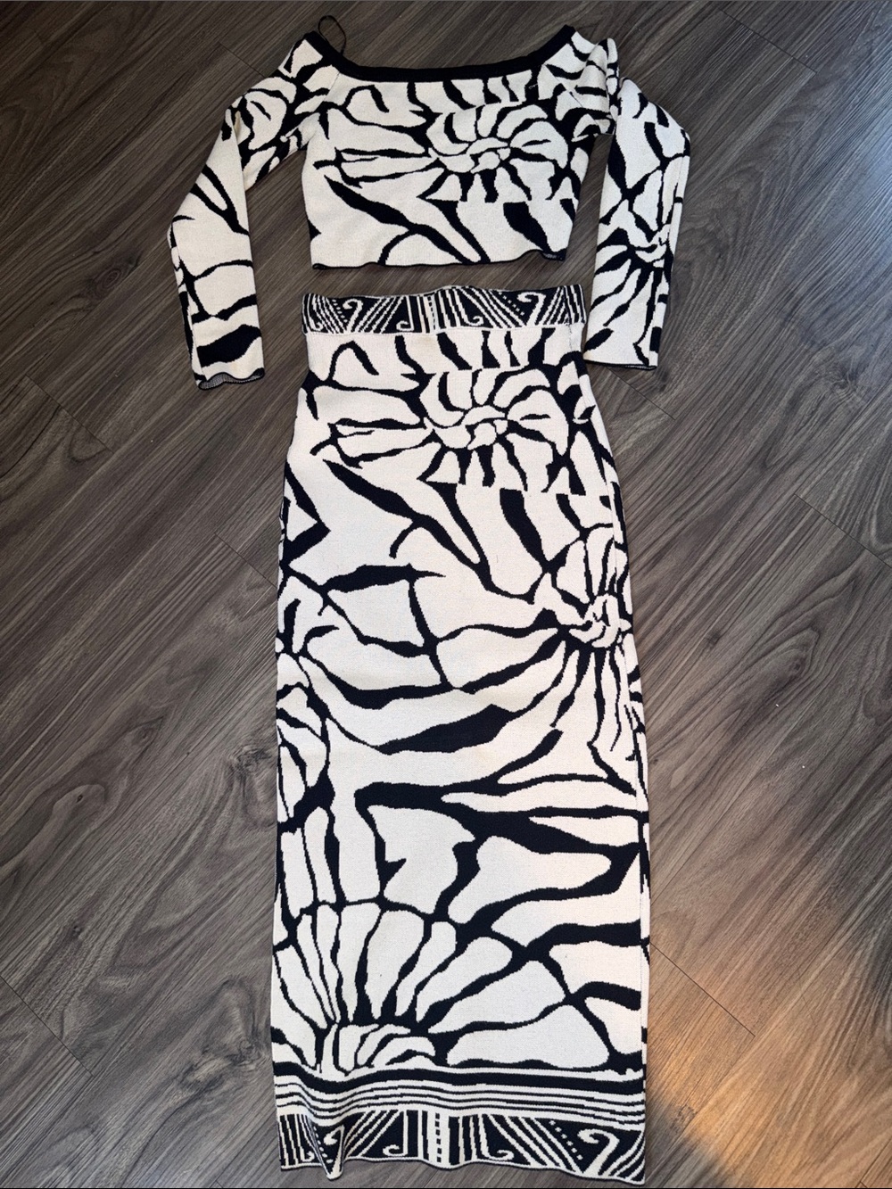 Fashion Nova Black & White Floral Knit Maxi Skirt
